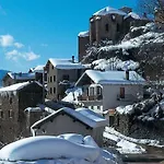 Confortable A Ignaux, 31 M² Avec Piscine