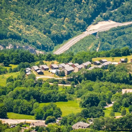 Confortable à Ignaux, 31 M² Avec Piscine